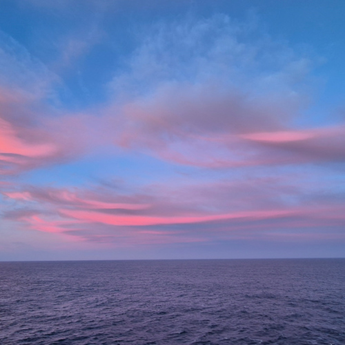 Îles Féroé A bord du Norröna.
Somptueux coucher de soleil à 360° Îles Féroé A bord du Norröna
