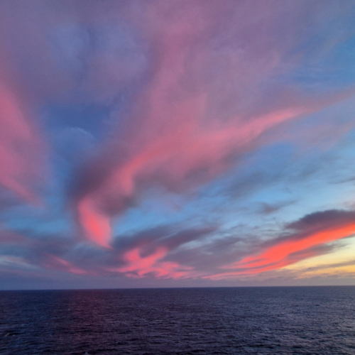 Îles Féroé A bord du Norröna.
Somptueux coucher de soleil à 360° Îles Féroé A bord du Norröna