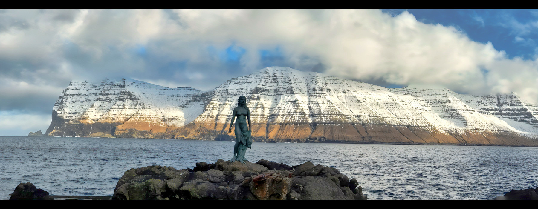 Îles Féroé Kalsoy Mikladalur.
La Kópakonan, la femme phoque. Îles Féroé Kalsoy Mikladalur