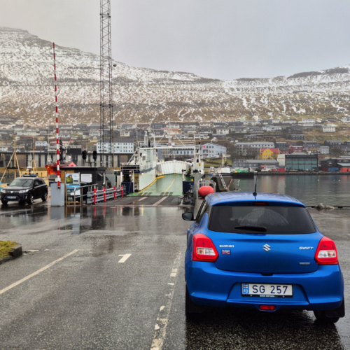 Îles Féroé Kalsoy Trøllanes.
Attente du ferry à Klaksvik. Îles Féroé Kalsoy Trøllanes