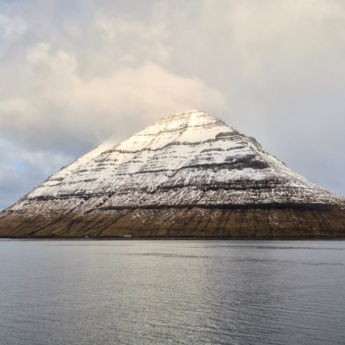 Îles Féroé Kalsoy Trøllanes.
Sur le ferry entre Klaksvik et Syðradalur. Îles Féroé Kalsoy Trøllanes