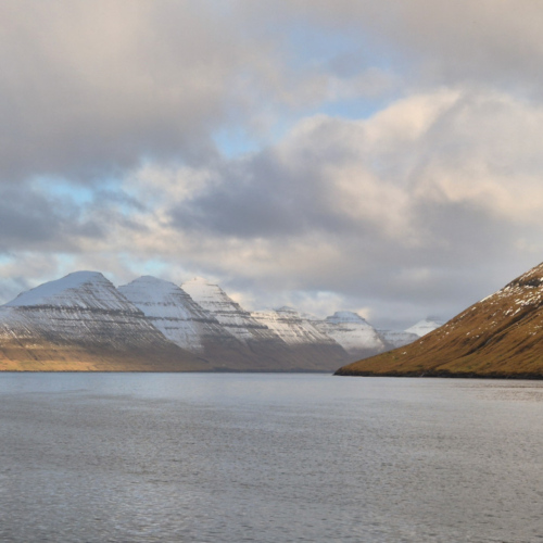 Îles Féroé Kalsoy Trøllanes.
Sur le ferry entre Klaksvik et Syðradalur. Îles Féroé Kalsoy Trøllanes