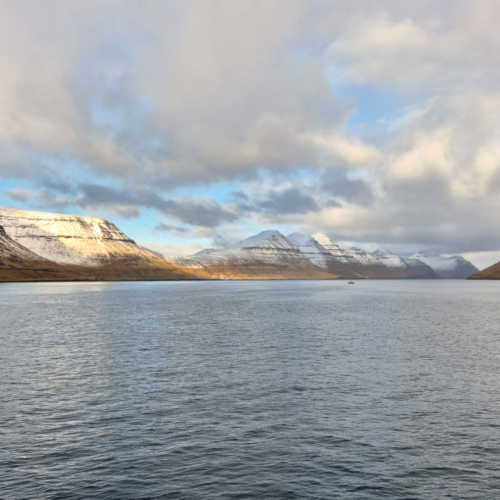 Îles Féroé Kalsoy Trøllanes.
Sur le ferry entre Klaksvik et Syðradalur. Îles Féroé Kalsoy Trøllanes