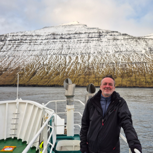 Îles Féroé Kalsoy Trøllanes.
Sur le ferry entre Klaksvik et Syðradalur. Îles Féroé Kalsoy Trøllanes