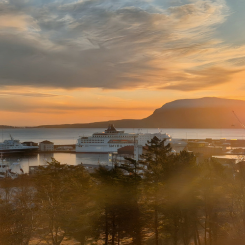 Îles Féroé Lever de soleil sur Tórshavn Îles Féroé Lever de soleil sur Tórshavn