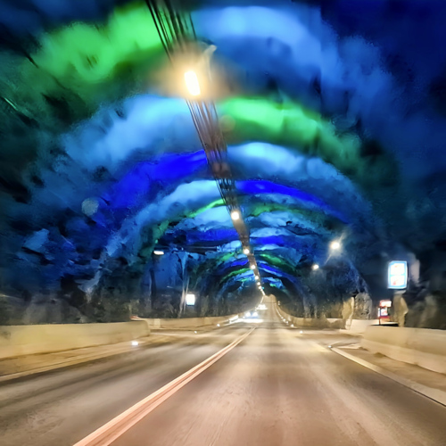 Îles Féroé tunnel sous marin.
La partie la plus profonde est décorée de lumières vertes et bleues. Îles Féroé tunnel sous marin