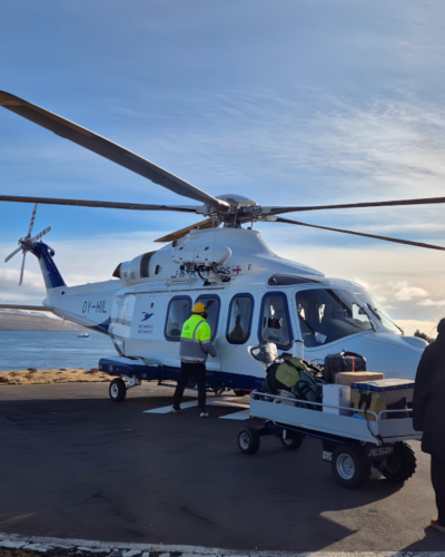 Îles Féroé vol hélico de Tórshavn à Suðuroy
Embarquement Îles Féroé vol hélico de Tórshavn à Suðuroy