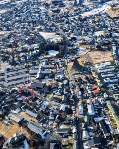 Îles Féroé vol hélico de Tórshavn à Suðuroy
Notre immeuble sur les hauteurs de Tórshavn Îles Féroé vol hélico de Tórshavn à Suðuroy