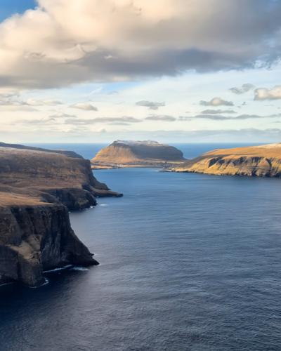 Îles Féroé vol hélico de Tórshavn à Suðuroy
Île de Suðuroy. Îles Féroé vol hélico de Tórshavn à Suðuroy