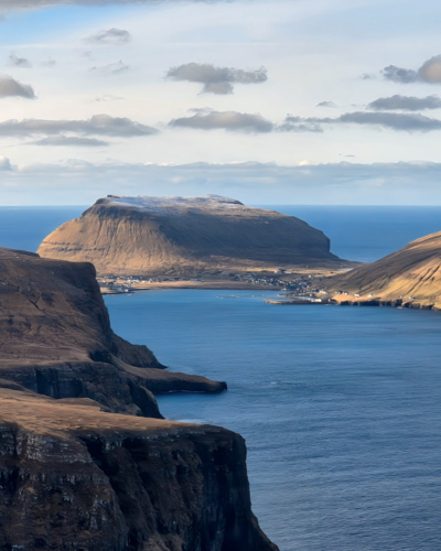 Îles Féroé vol hélico de Tórshavn à Suðuroy
Île de Suðuroy. Îles Féroé vol hélico de Tórshavn à Suðuroy