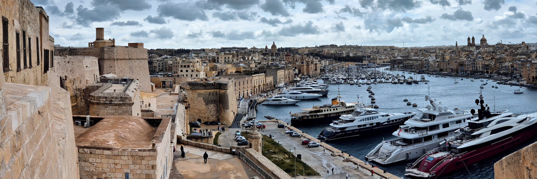 Malte, les Trois Cités, La vue du fort St Angelo.
Le port de Birgu et les luxueux yachts. Malte les Trois Cités Le fort St Angelo