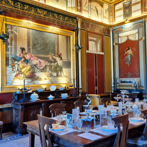 Malte le Palazzo Parisio à Naxxar.
La salle à manger Pompéi. Malte le Palazzo Parisio à Naxxar