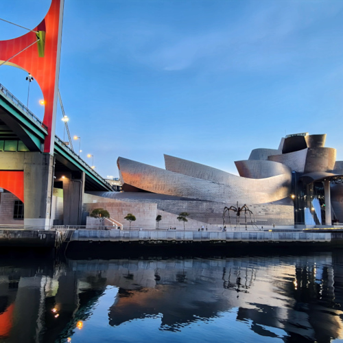 Bilbao Musée Guggenheim en nocturne Bilbao Musée Guggenheim en nocturne