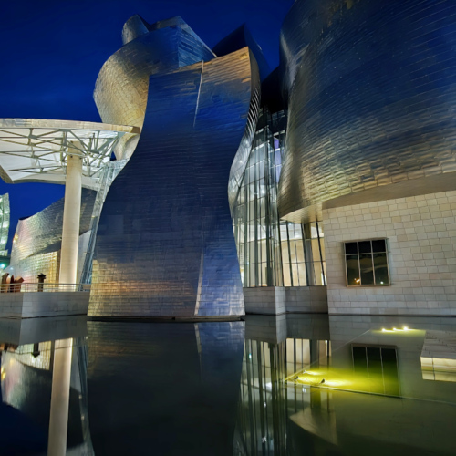 Bilbao Musée Guggenheim en nocturne.
Anish KAPOOR - Le grand arbre et l’œil. Bilbao Musée Guggenheim en nocturne