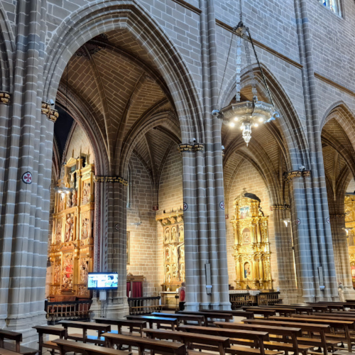 Pampelune la Cathédrale Santa María la Real. Les chapelles et leur retables. Pampelune la Cathédrale Santa María la Real