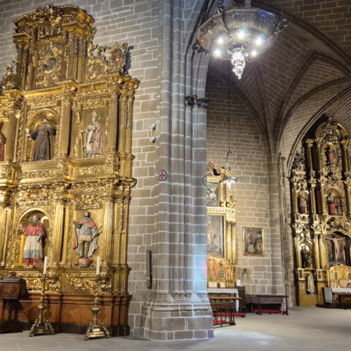 Pampelune la Cathédrale Santa María la Real. Les chapelles et leur retables. Pampelune la Cathédrale Santa María la Real