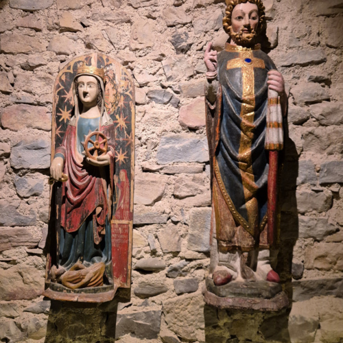 Pampelune la Cathédrale Santa María la Real. Le Musée Santa Catalina Santo Obispo, statues en bois polychrome du XIVe siècle. Pampelune la Cathédrale Santa María la Real Le Musée Santa Catalina Santo Obispo