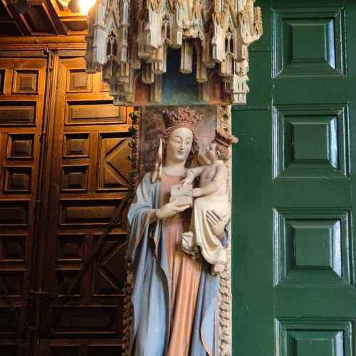 Pampelune la Cathédrale Santa María la Real statue de la vierge du bon secours Pampelune la Cathédrale Santa María la Real statue de la vierge du bon secours
