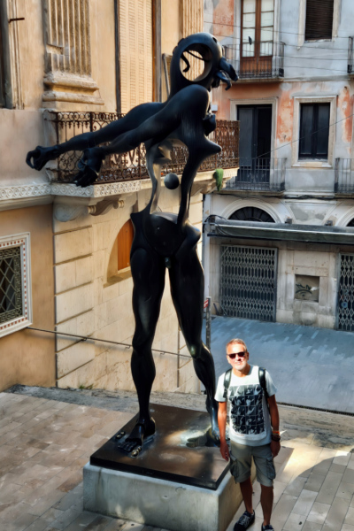 Figueres, la ville catalane du Théâtre Musée Dalí. Figueres