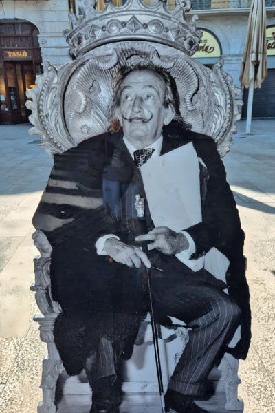 Figueres, la ville catalane du Théâtre Musée Dalí. Figueres