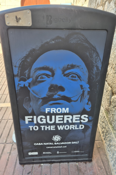 Figueres, la ville catalane du Théâtre Musée Dalí. Figueres