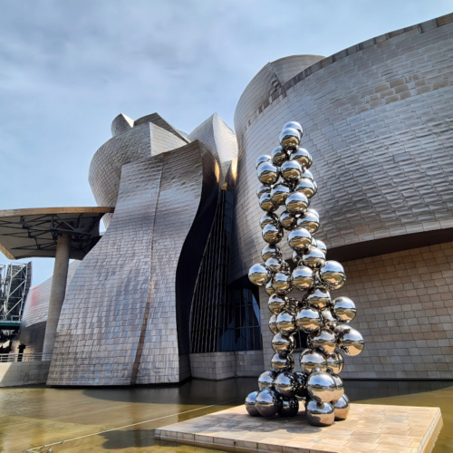 Bilbao Musée Guggenheim en nocturne.
Anish KAPOOR - Le grand arbre et l’œil. Bilbao Musée Guggenheim en nocturne