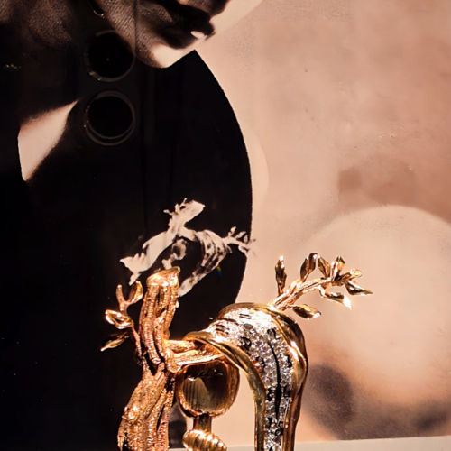 La persistance de la mémoire. Théâtre Musée Dalí, Exposition de Bijoux.