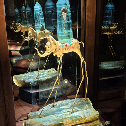 L’éléphant de l’espace. Théâtre Musée Dalí, Exposition de Bijoux.