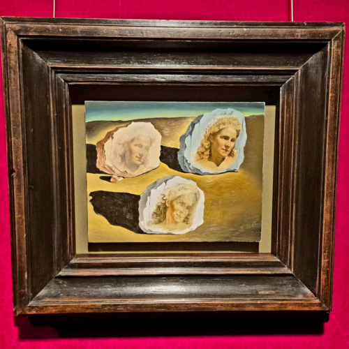 La triple apparition du visage de Gala. Les toiles du Théâtre Musée Dalí.