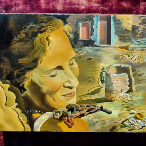 Portrait de Gala portant deux côtelettes en équilibre sur son épaule. Les toiles du Théâtre Musée Dalí.