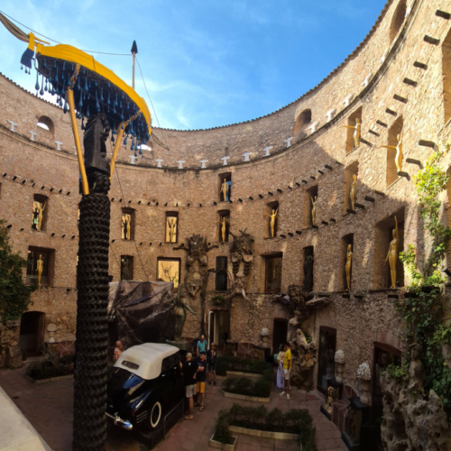Visite du Théâtre Musée Dalí. Visite du Théâtre Musée Dalí.