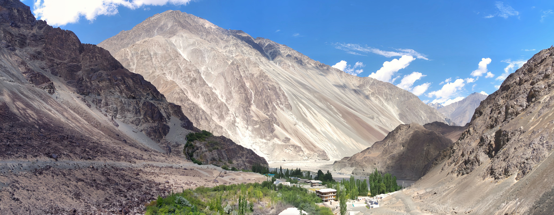 Inde Ladakh Hunder à Turtuk Inde Ladakh Hunder à Turtuk