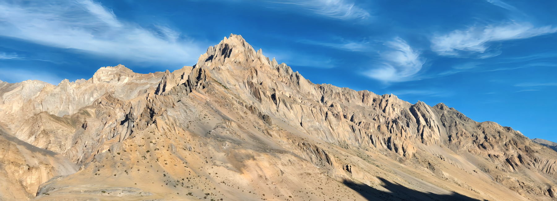 Inde Ladakh route de Stongday à Lamayuru. La route longe la rivière Zanskar. Inde Ladakh route de Stongday à Lamayuru