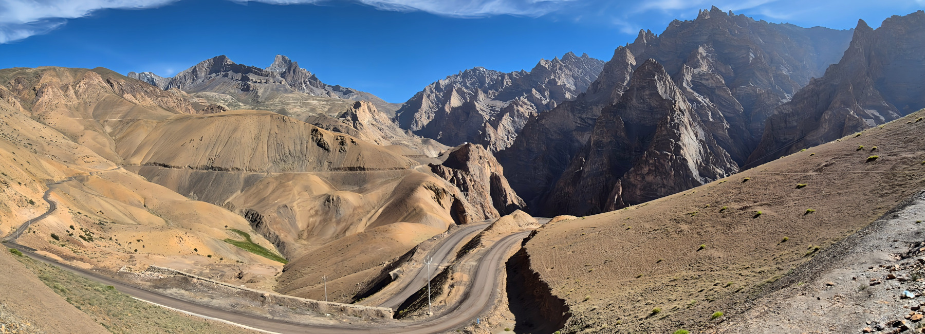 Inde Ladakh route de Stongday à Lamayuru. Nous quittons la vallée de la rivière Zanskar pour le col de Chochogori La. Inde Ladakh route de Stongday à Lamayuru