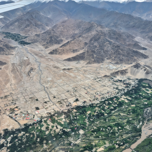 Inde Ladakh vol Delhi Leh.
Approche de Leh, vallée de l'Indus. Inde Ladakh vol Delhi Leh