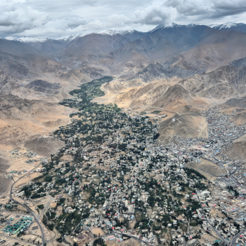 Inde Ladakh vol Delhi Leh.
Approche de Leh, vallée de l'Indus. Inde Ladakh vol Delhi Leh
