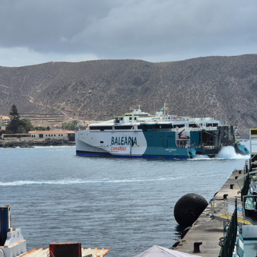 Départ du ferry de Ténérife, port de Los Critianos. Espagne La Goméra
