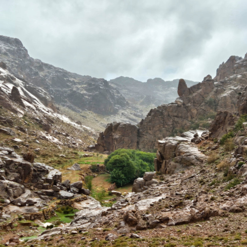 La pluie illumine le paysage. Maroc Djebel Saghro jour 3