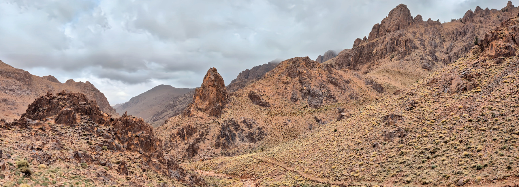Arrivés au col, nous changeons de vallée. Maroc Djebel Saghro jour 3